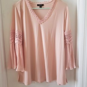 Pretty top - NWOT - M